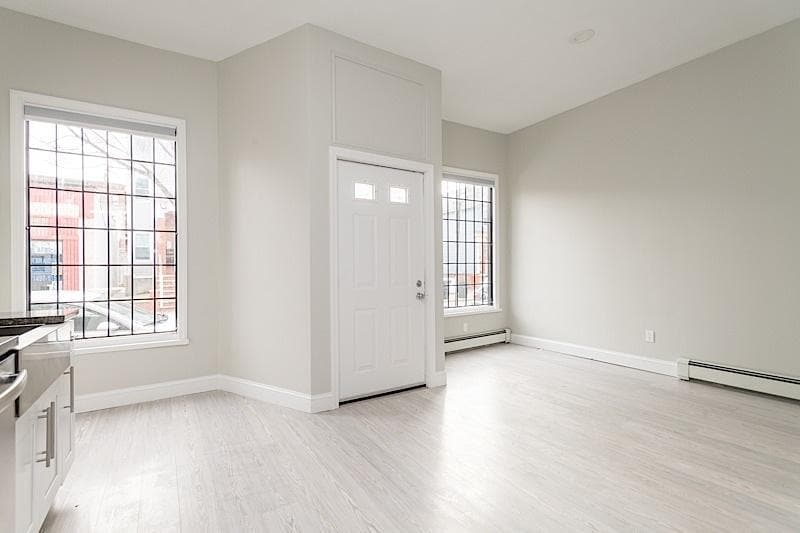 Primary Photo - 143 Columbia St