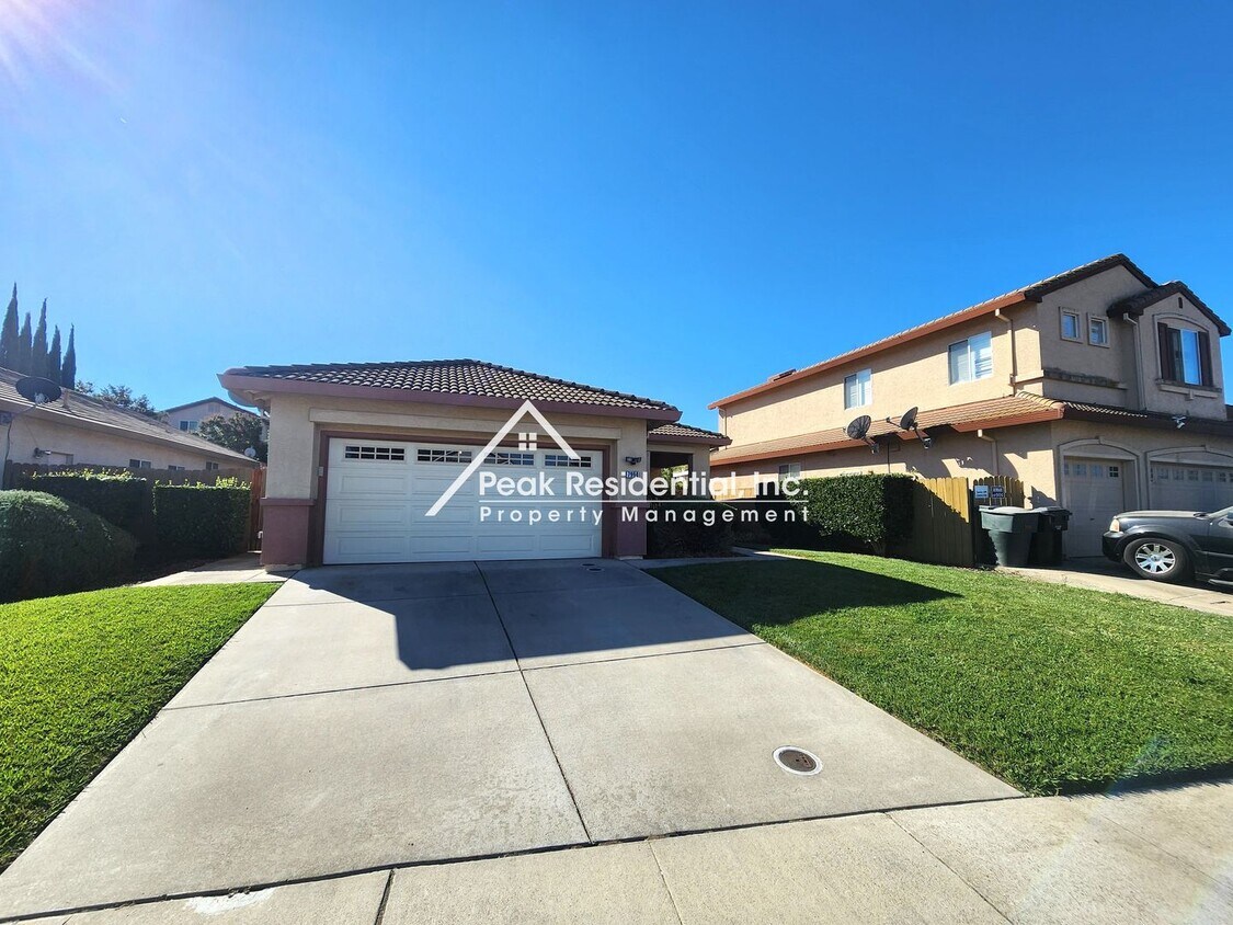 Primary Photo - Wonderful Vintage Park 3bd/2ba Home with 2...