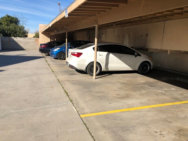 Foto del edificio - 1066 W 5th St