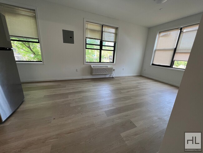 Foto del edificio - EAST 165 STREET & PROSPECT AVENUE 3RD FLOOR