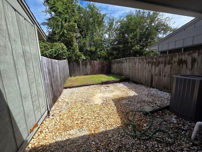 Foto del edificio - Conveniently Located Townhome w/Easy Acces...