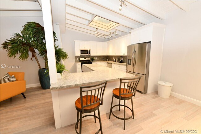 Foto del edificio - 2500 NE 19th St
