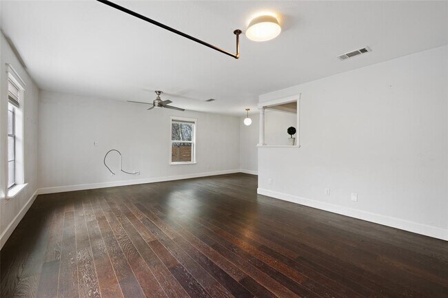 Foto del edificio - 502 W Elliott St