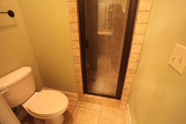 Foto del edificio - Beautiful Townhome Available June!