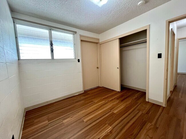 Foto del edificio - Punchbowl: Renovated 2 Bed, 1 Bath Apartme...
