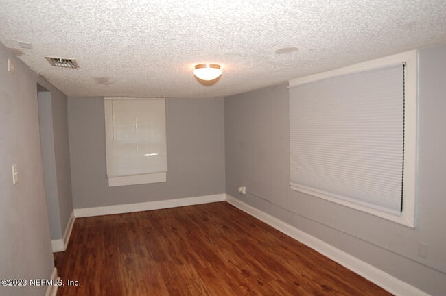 Foto del edificio - 2125 Morehouse Rd