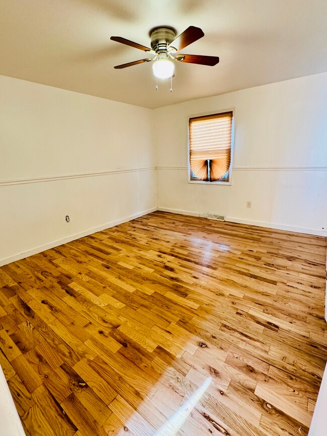 Building Photo - 4342 S Wells St