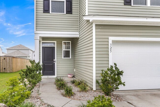 Building Photo - 325 Black Birch Dr