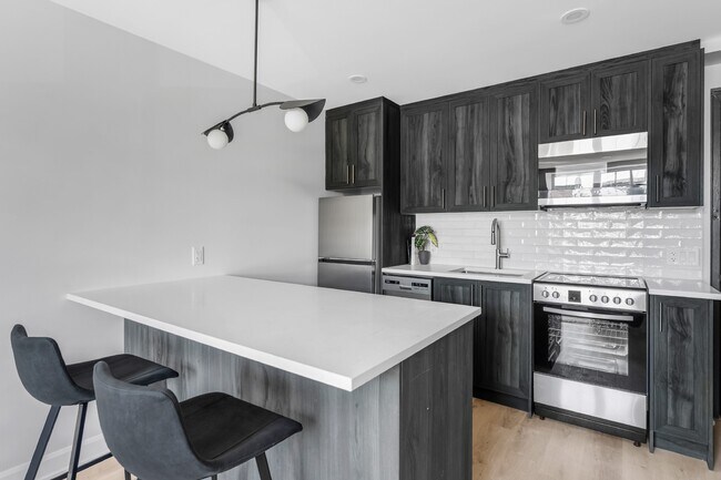Photo du bâtiment - 658 Somerset St W