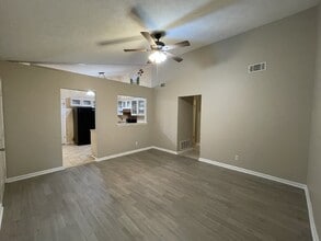 Building Photo - 623 Honey Creek Ln
