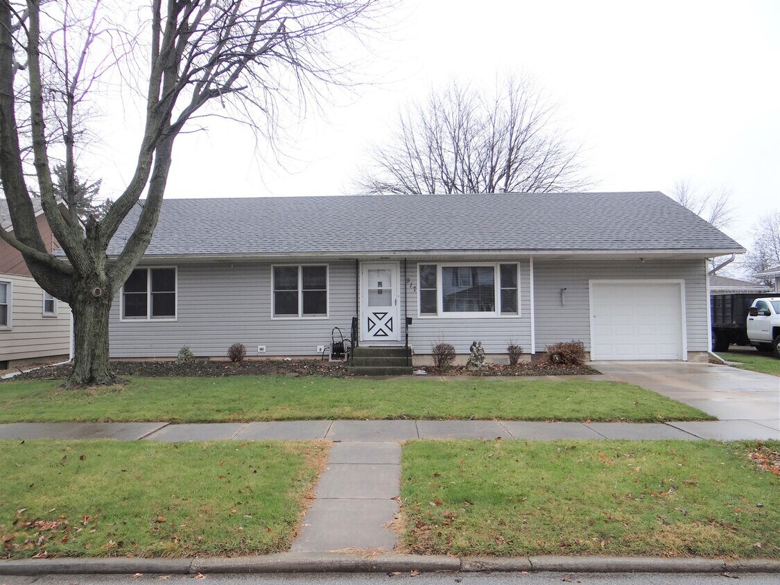 917 E Jefferson St, Morris, IL 60450 House Rental in Morris, IL