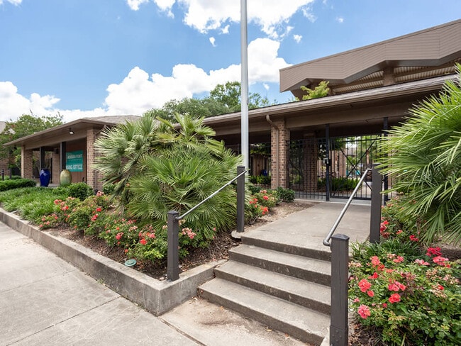 Well-Maintained Walkways - Acadian Point Apartments