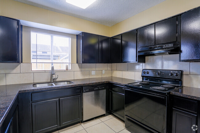 Kitchen - Avalon Village Townhomes