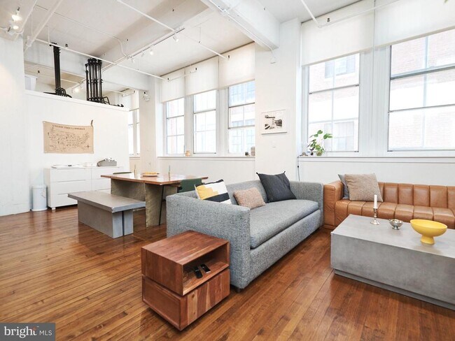 Building Photo - 1238 Callowhill St