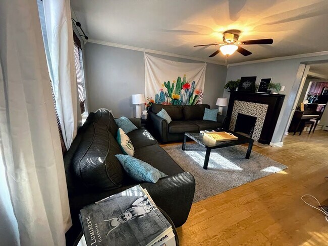 Foto del edificio - 2 bed 2 bath - recently updated, in unit l...
