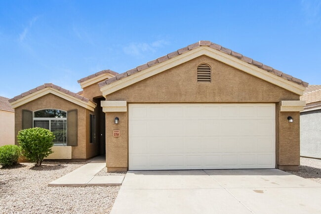 Building Photo - 5704 S 32nd Dr