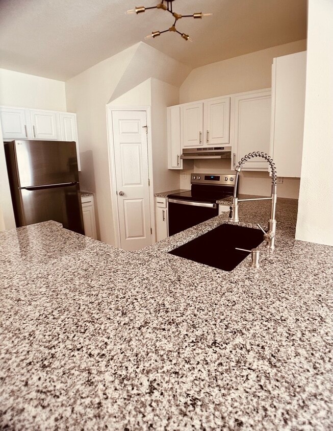 Kitchen Countertop - 1575 Ridenour Pkwy NW