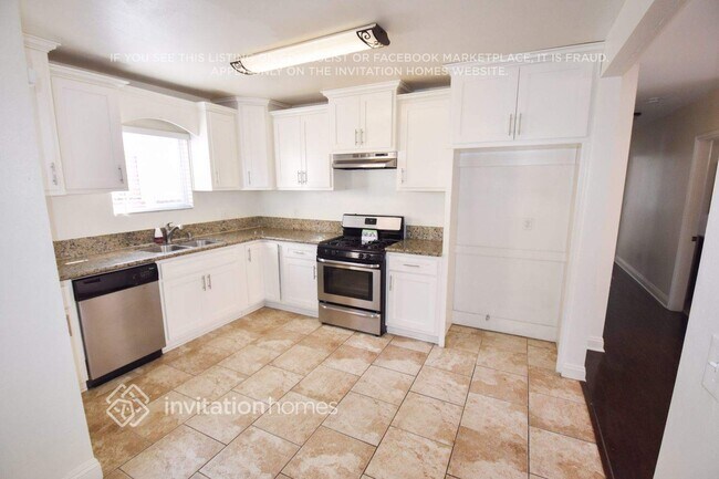 Building Photo - 1240 W 82nd St