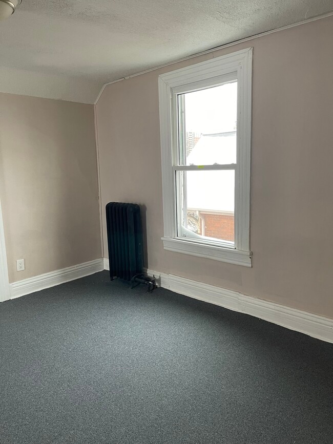 Building Photo - 45 Ontario Av