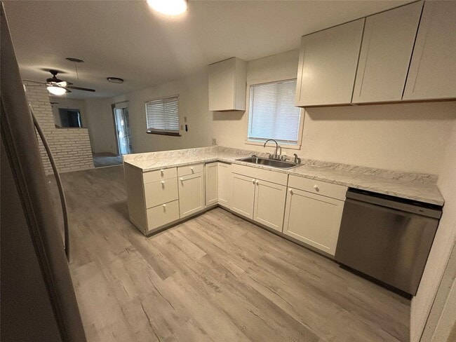 Foto del edificio - 617 Forest Ln