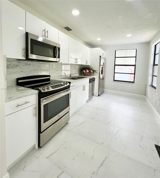 Photo - 931 NW 35th Ave House