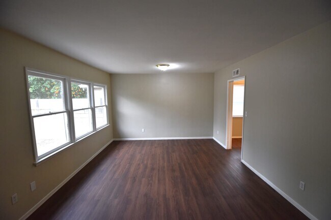Foto del edificio - 7342 Vanalden Ave