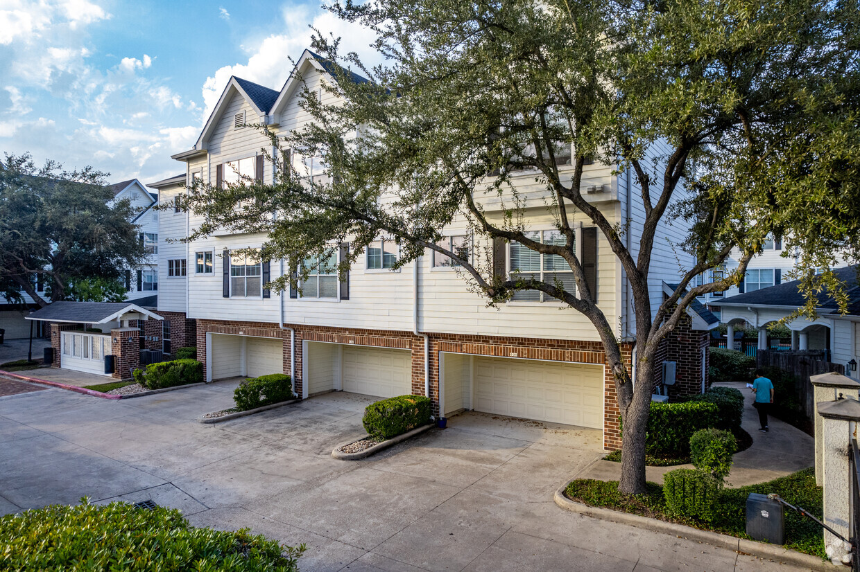 Primary Photo - Piney Point Place Townhomes