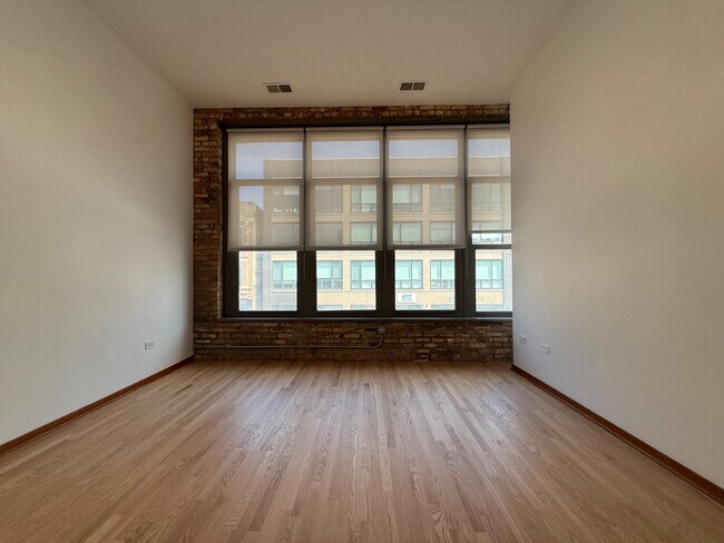 Foto del edificio - Gorgeous 2 Bedroom Apartment in Avondale - Laundry In Unit!