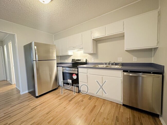 Building Photo - 1045 Happy Hollow Rd