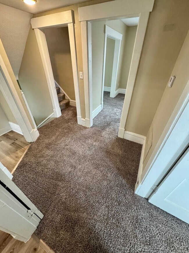 Building Photo - 2542 Glen Echo Dr