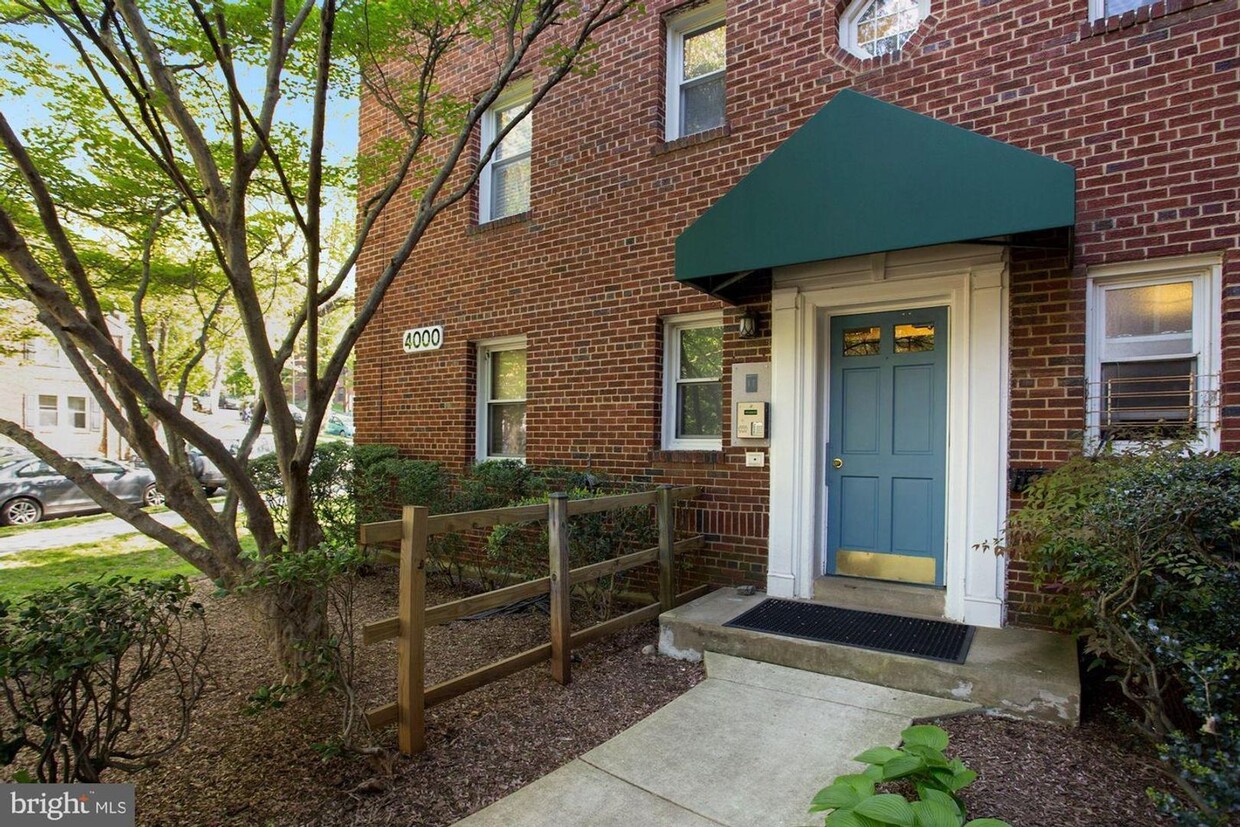 Primary Photo - Quiet Glover Park One Bedroom W/Plenty of ...