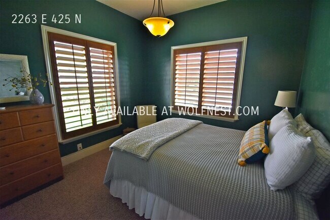 Building Photo - Luxurious 5 Bed Layton Home! No Deposit Op...
