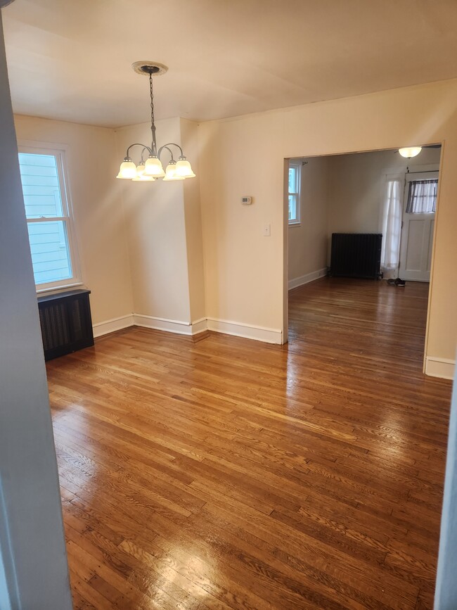 Hardwood floors - 337 Cheswold Rd