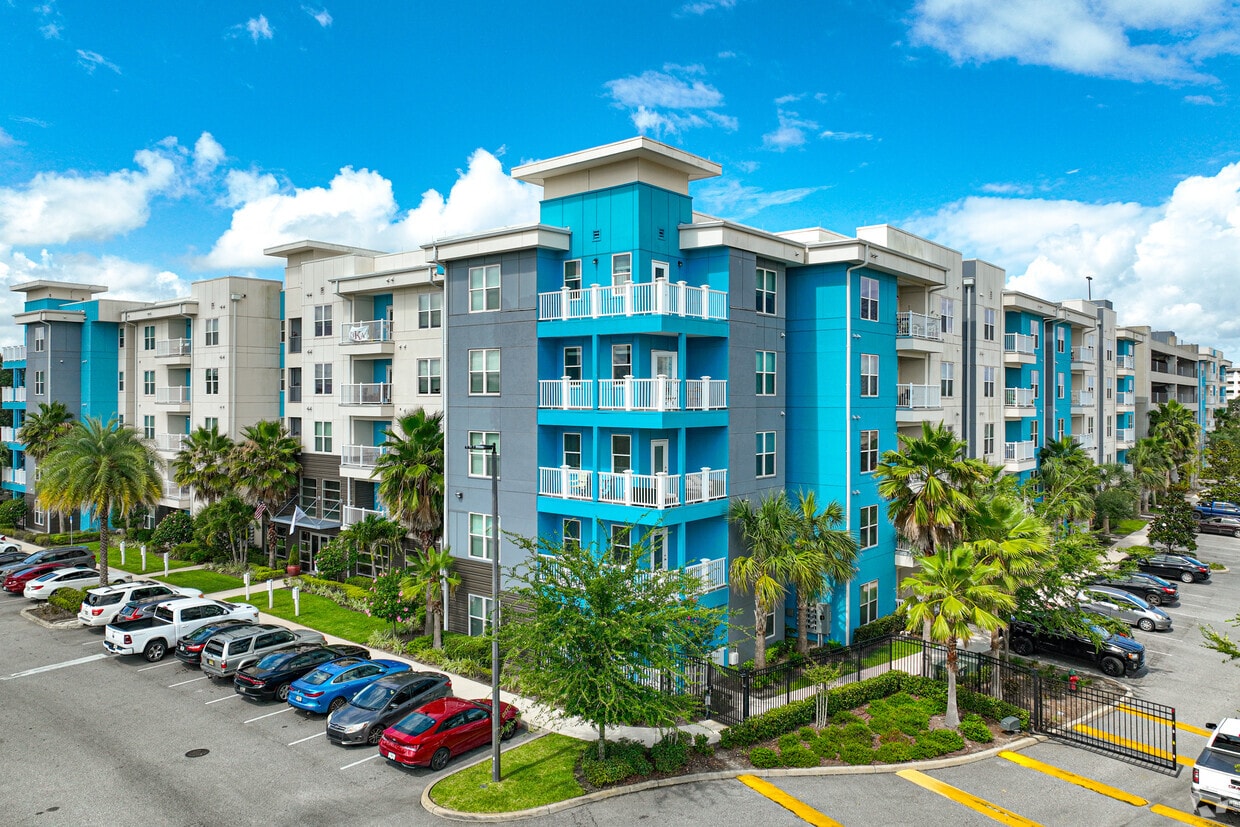 IQ Luxury Apartments in Tampa, FL