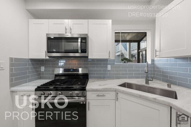 Foto del edificio - "Spacious 3-Bed Condo with 2 Baths in Citr...