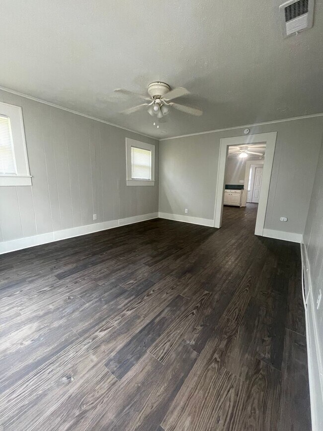 Building Photo - 501 Rockdale St