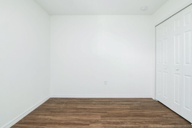Foto del edificio - MOVE IN BY 6/30 and RECEIVE 2 WEEKS OFF YO...