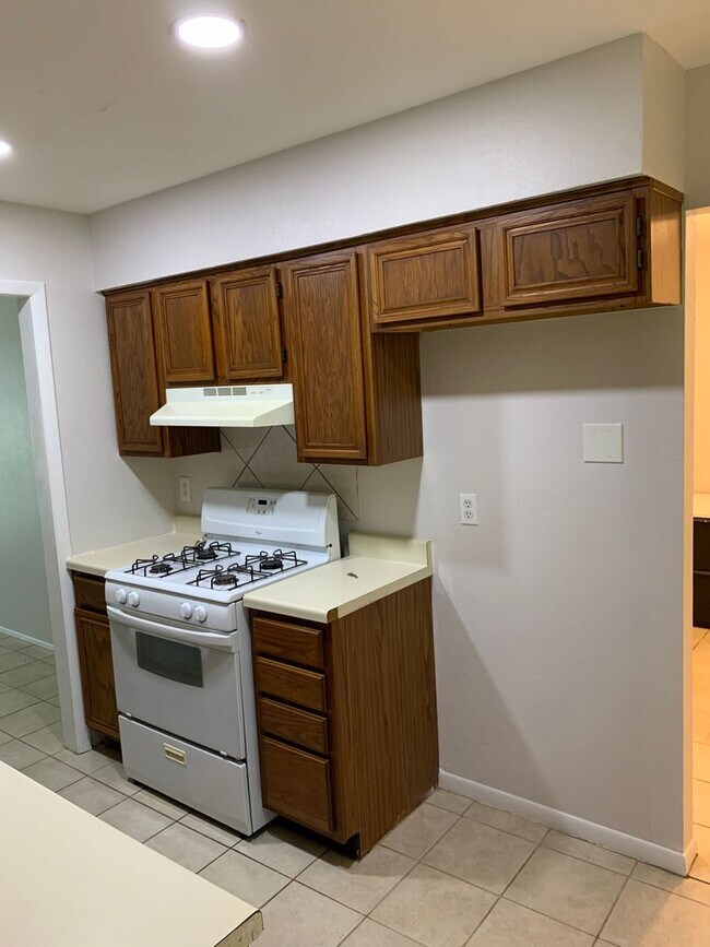 Foto del edificio - AVAILABLE NOW!!! Lovely 3 bedroom, 1 bath ...