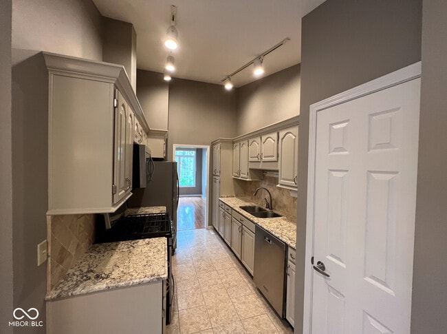 Building Photo - 1727 Creekside Ln W