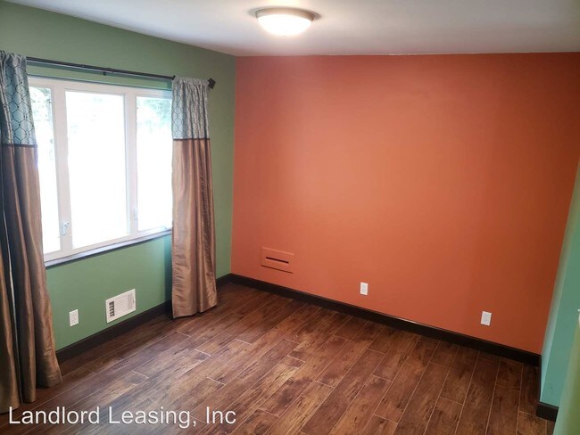 Building Photo - 3 br, 1 bath House - 940 W. 30th Street