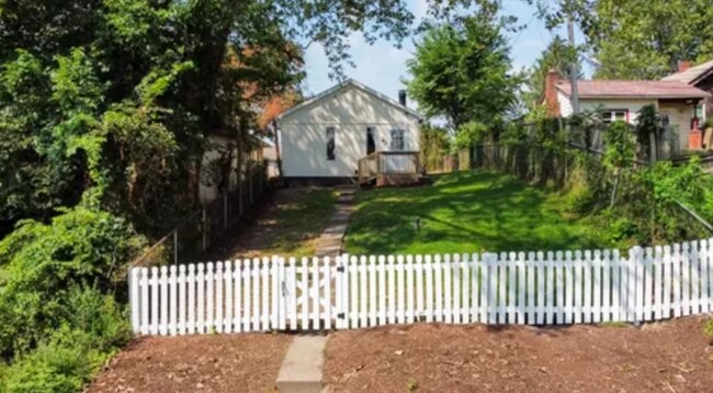 Foto del edificio - 120 Wallace Ave