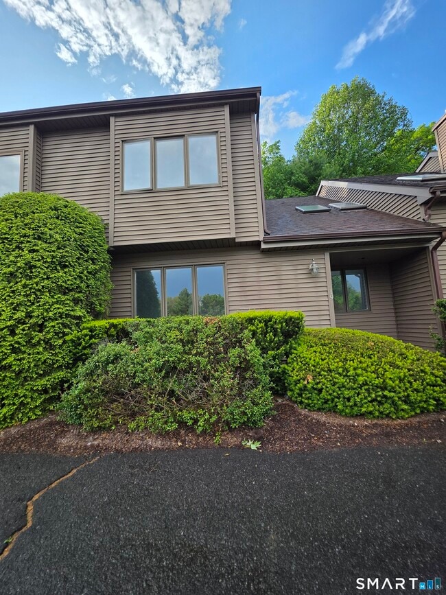Building Photo - 19 Twin Oaks