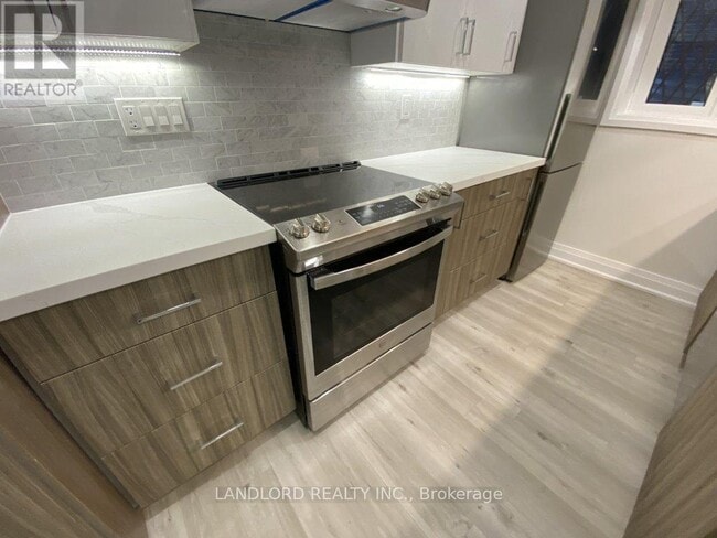 Photo du bâtiment - 2520 Bloor St W