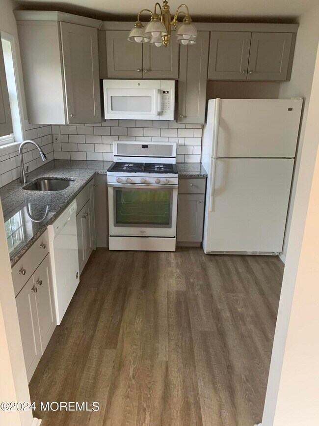 Building Photo - 2045 Lamplighter Dr