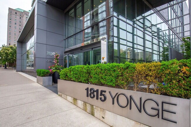 Photo du bâtiment - 1815 Yonge St