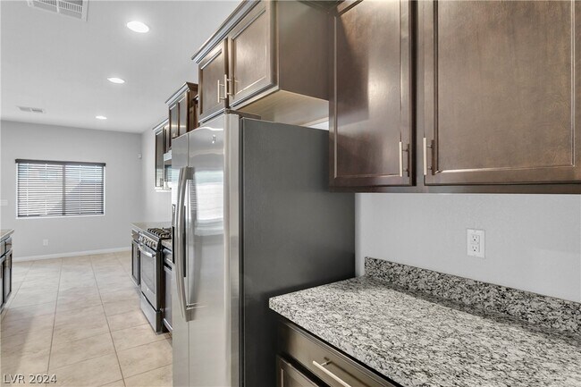 Foto del edificio - 9404 Sand Tiger Ave