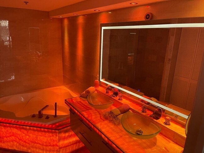 Foto del edificio - 2  Bedroom 2 baths Unfurnished Luxury Condo in Sunrise, Florida - Great Rental Price!