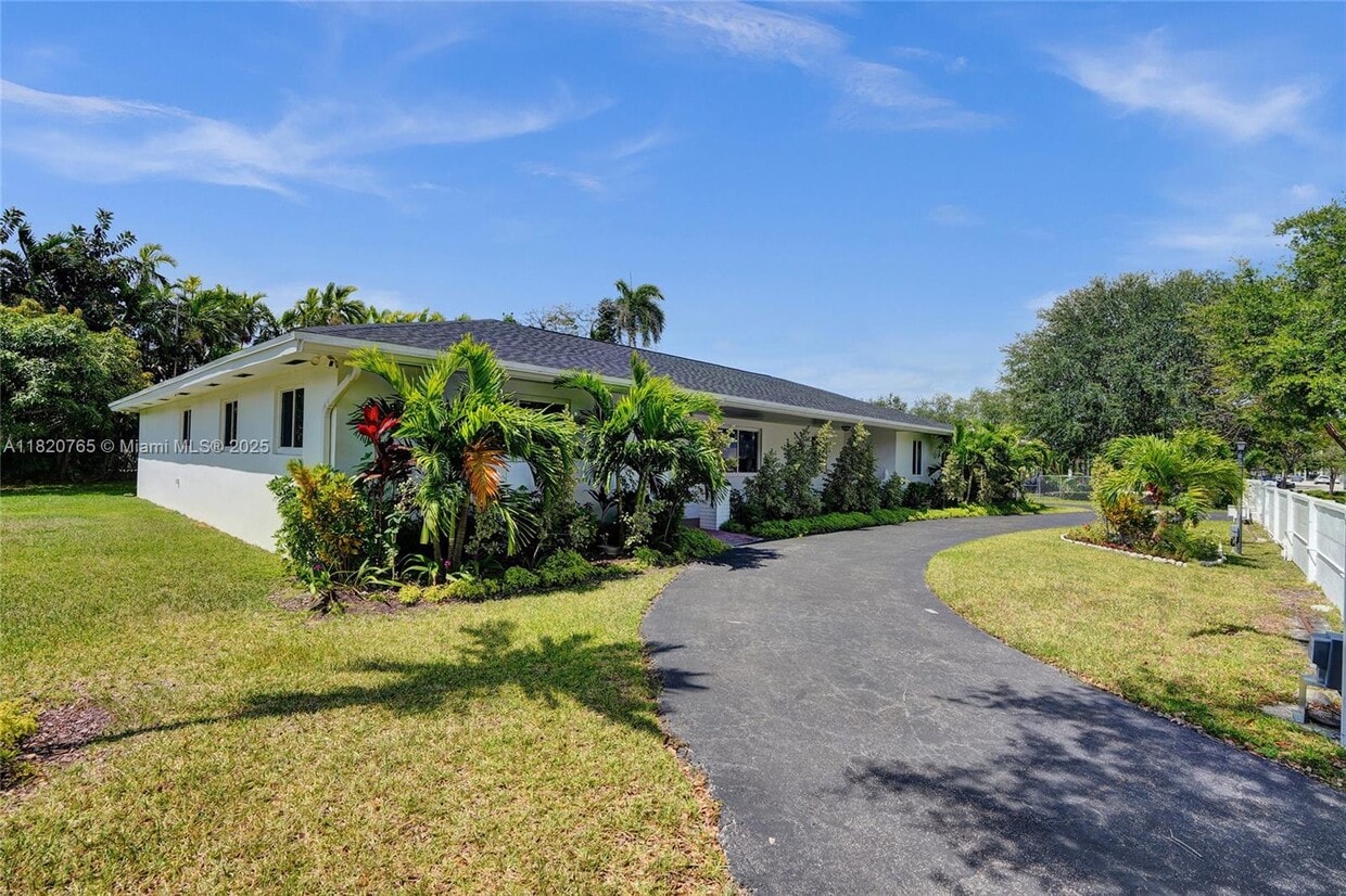 Foto principal - 7360 SW 120th St