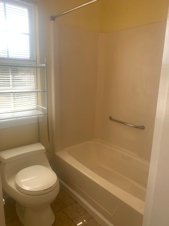 Building Photo - 2829 S Sea Dr