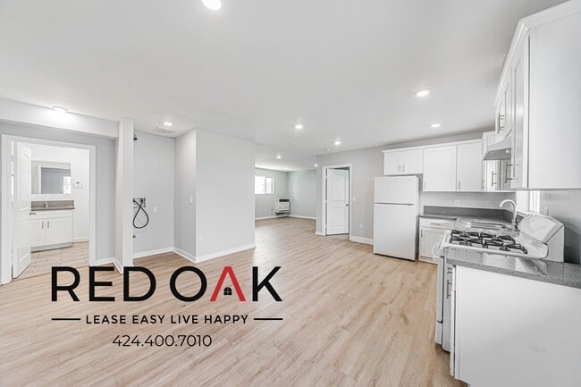 Building Photo - 923 W 75th St